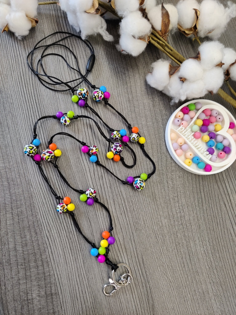 Avainnauha olan yli (värikäs leopardi)