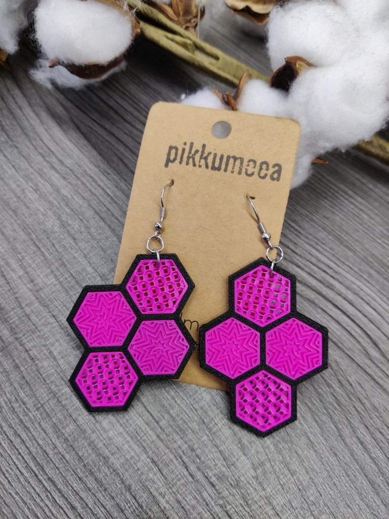 Korvakorut hexagon (eri värejä)
