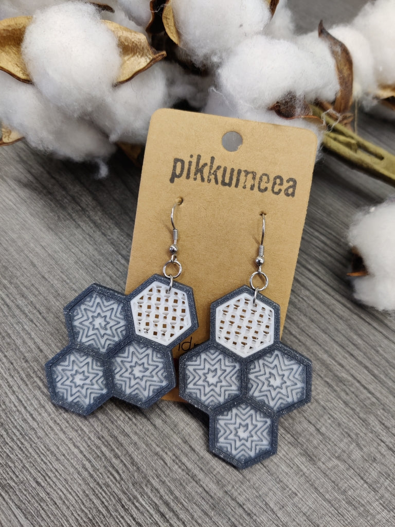 Korvakorut hexagon (eri värejä)