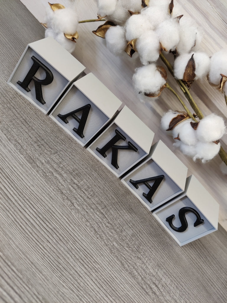 Kirjainkuutiot "RAKAS" (harmaa / kimaltava musta)