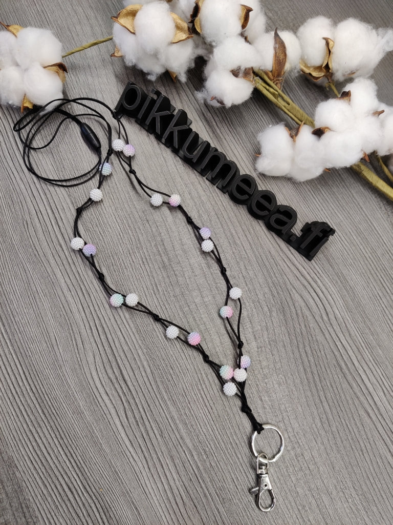 Avainkaulanauha akryylihelmillä 90cm (valkoinen / moniväri) - pikkumeea