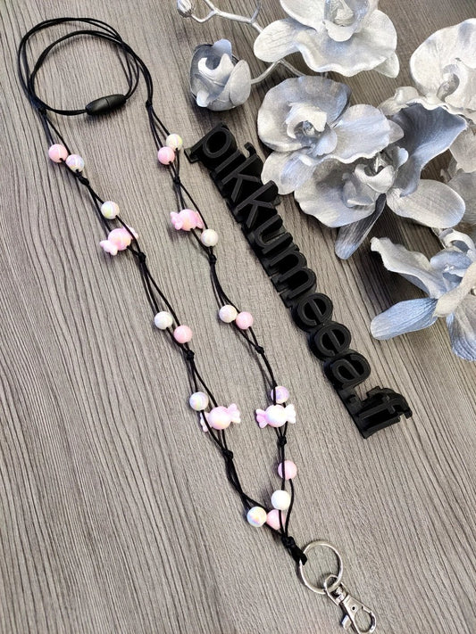 Avainkaulanauha Karkki akryylihelmillä 90cm (eri värejä) - pikkumeea