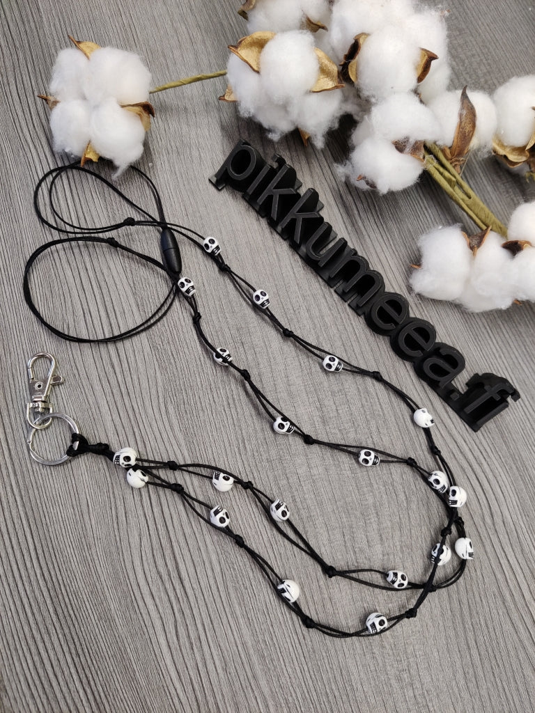 Avainnauha olan yli akryylihelmistä Pääkallo - pikkumeea