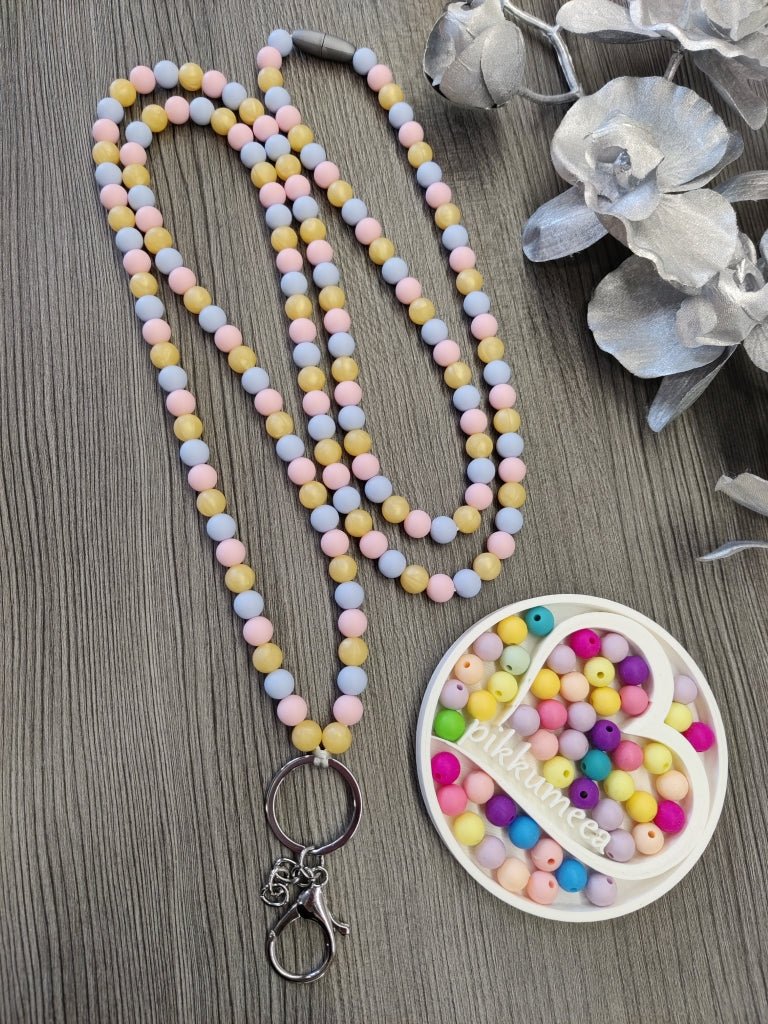 Avainnauha olan yli (helmiäiskulta / vaaleanpunainen / vaaleansininen) - pikkumeea