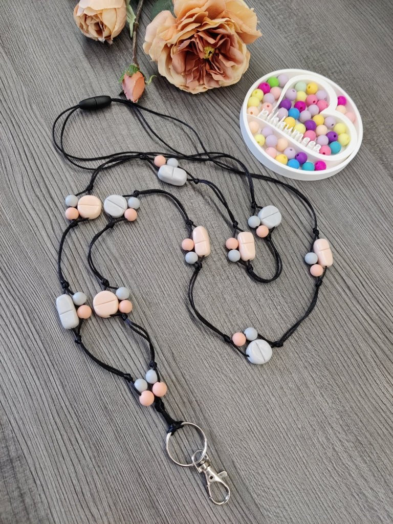Avainnauha olan yli Pilleri Fimo (puuteri / persikka / vaaleanharmaa) - pikkumeea