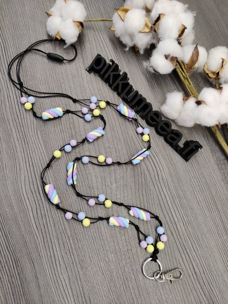 Avainnauha olan yli Vaahtokarkki Fimo (eri värejä) - pikkumeea