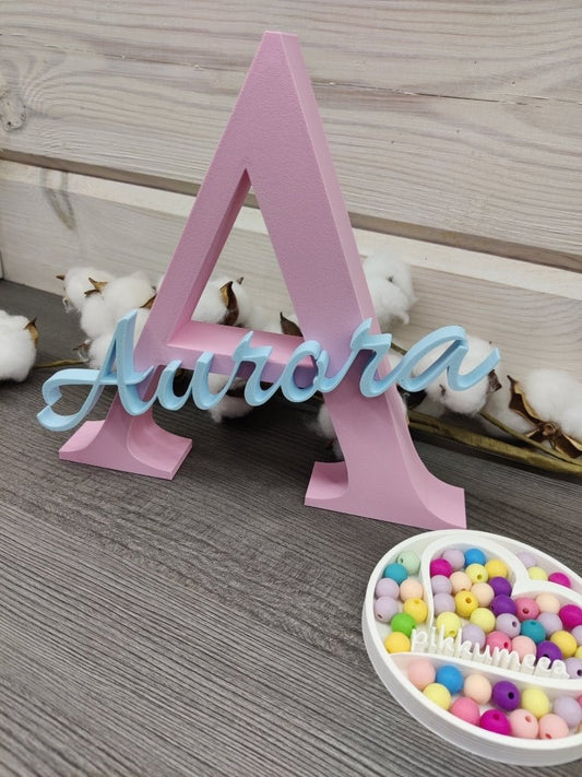 Iso koristekirjain nimellä - pikkumeea