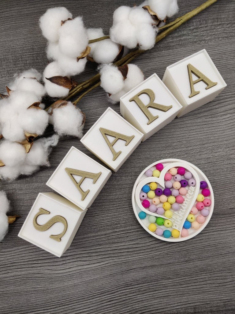 Kirjainkuutiot omilla kirjaimilla - pikkumeea