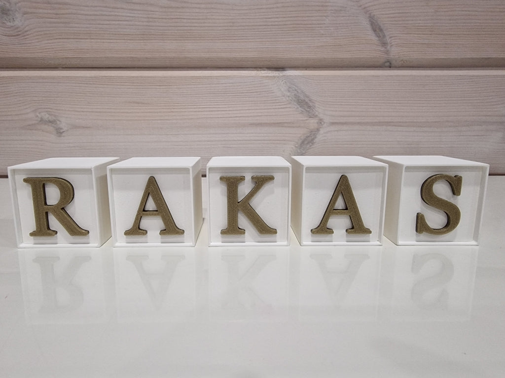 Kirjainkuutiot "RAKAS"