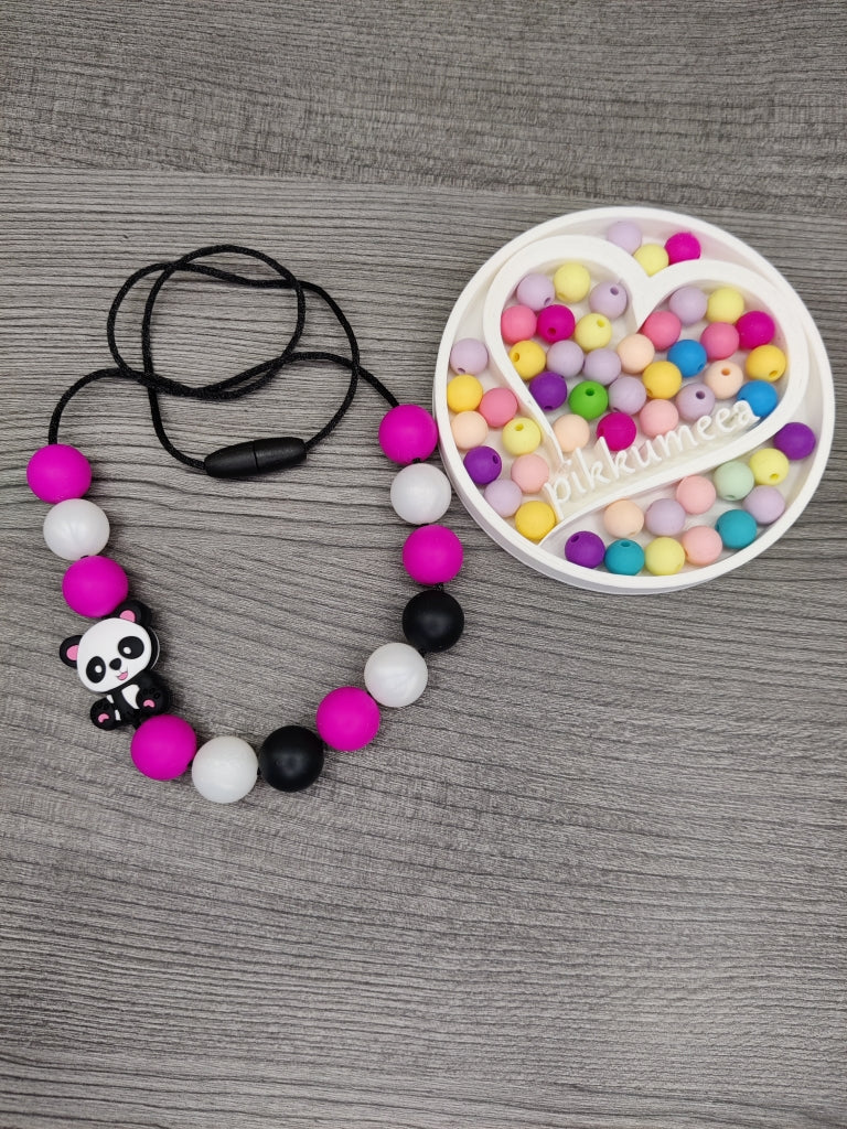Lasten kaulakoru panda (fuksia / musta / helmiäisvalkoinen)