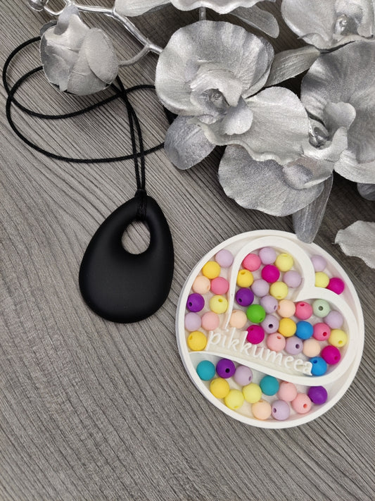 Aistikoru pisara (eri värejä)