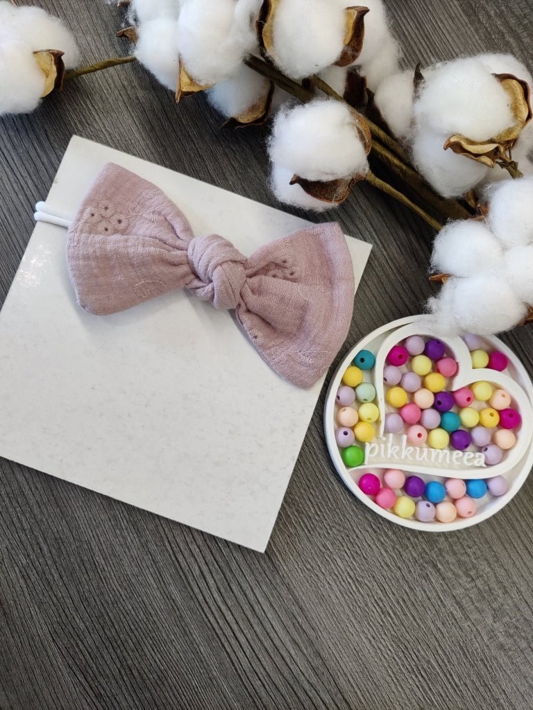 Hiuspanta harsorusetilla kukka (eri värejä) - pikkumeea