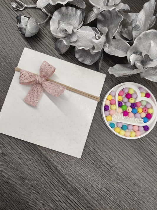 Hiuspanta pitsinauha rusetilla (eri värejä) - pikkumeea