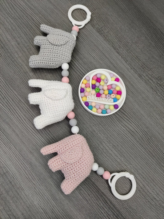 Vaunulelu kolme norsua (eri värejä) 38 - 41 cm - pikkumeea