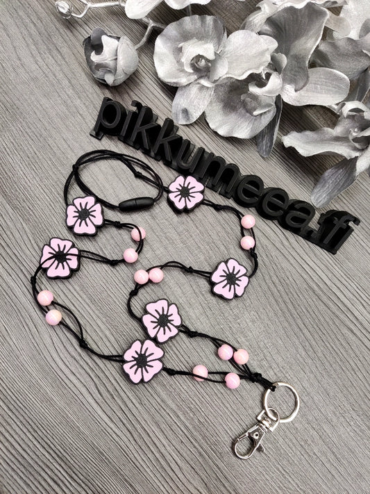 Avainkaulanauha akryylihelmistä Unikko 90cm (vaaleanpunainen)