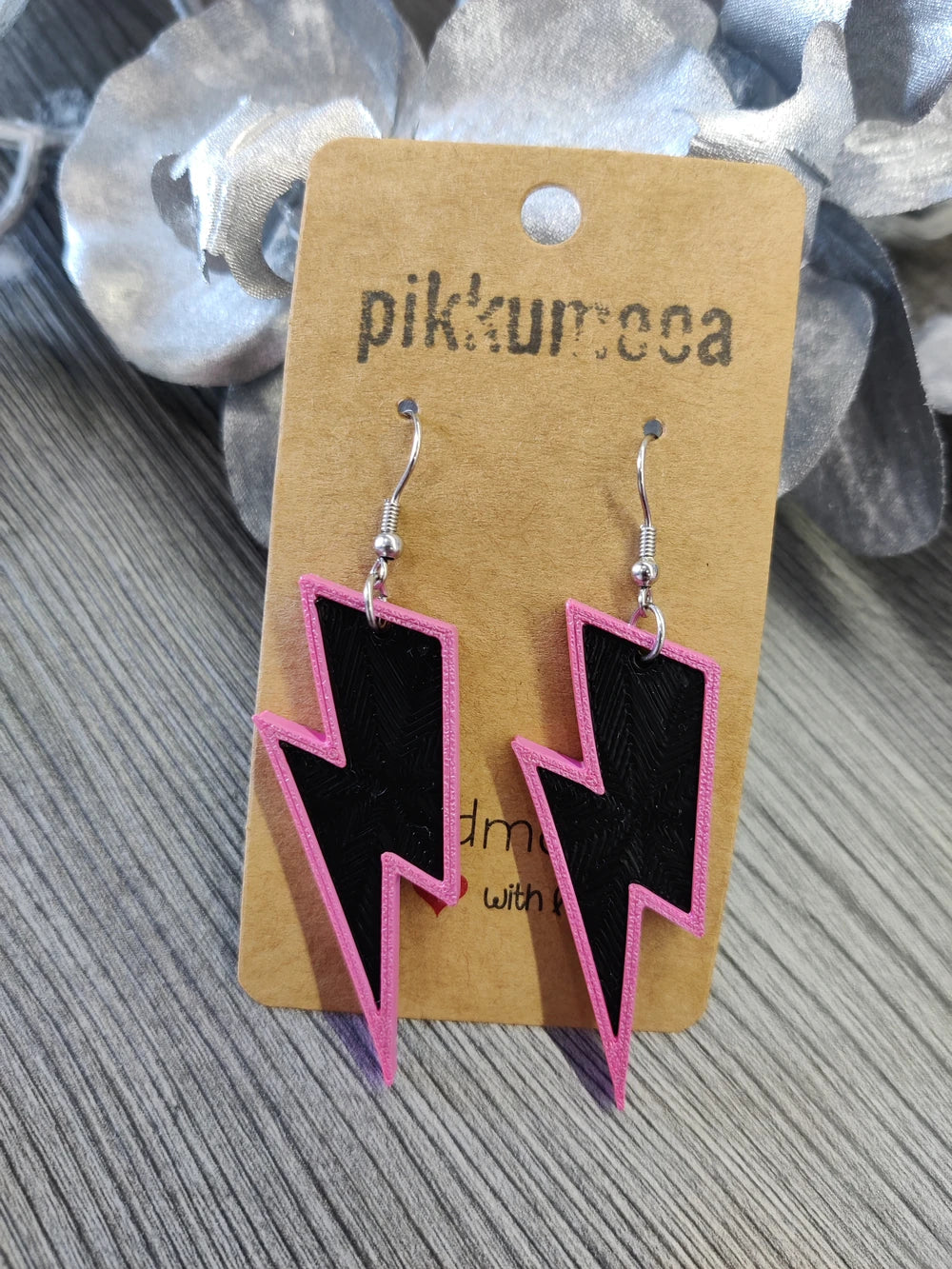 Korvakorut Salama (pinkki-musta)