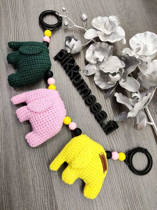 Vaunulelu kolme norsua (tummanvihreä / vaaleanpunainen / keltainen) 36-39cm