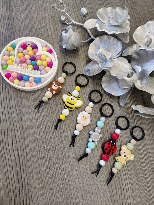 Avaimenperä hahmolla (eri värejä) - pikkumeea