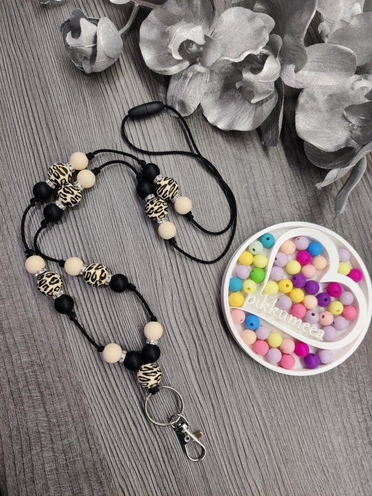 Avainkaulanauha 90cm (leopardi / musta / vaalea beige / strassi) - pikkumeea