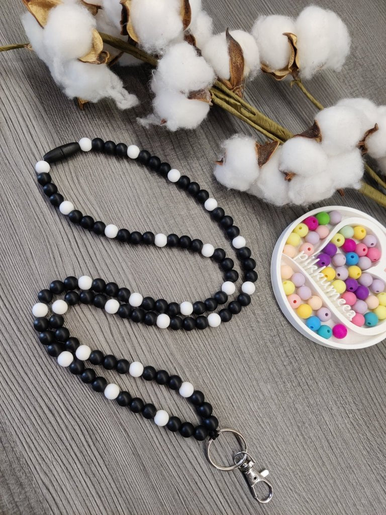 Avainkaulanauha 90cm (musta / valkoinen) - pikkumeea