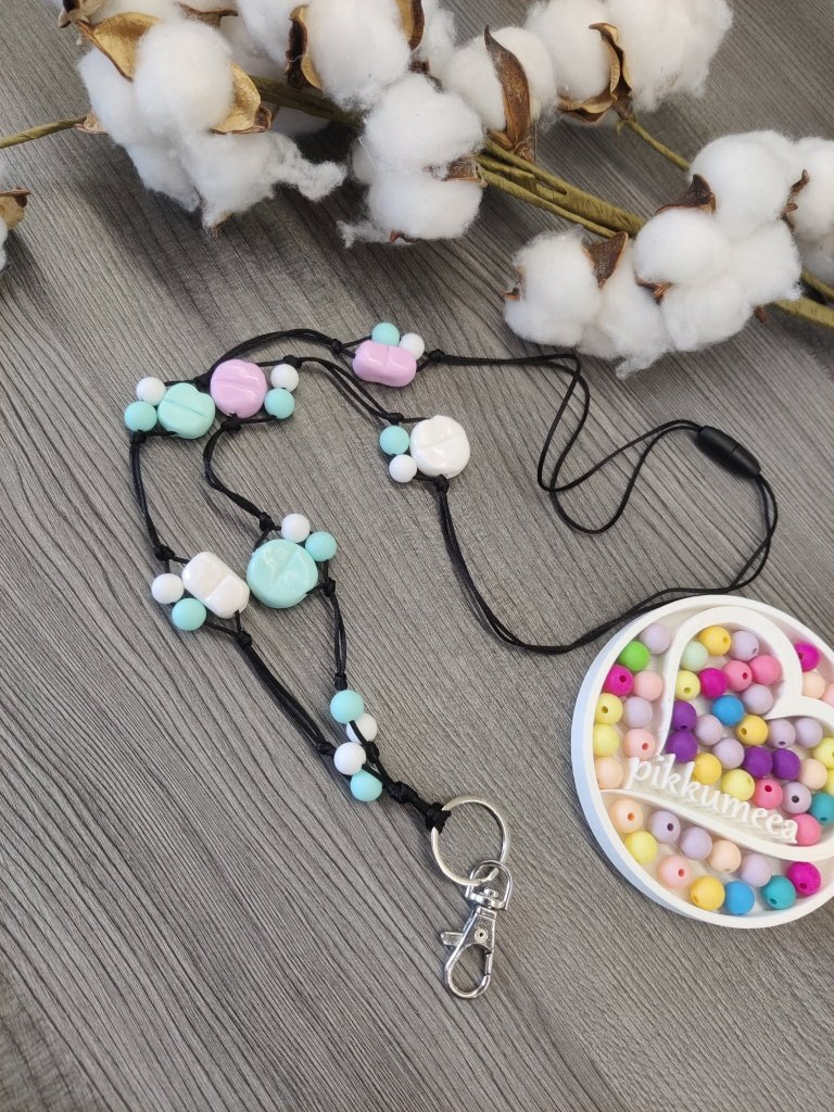 Avainkaulanauha 90cm Pilleri Fimo (vedensininen / vaaleanpunainen / valkoinen) - pikkumeea