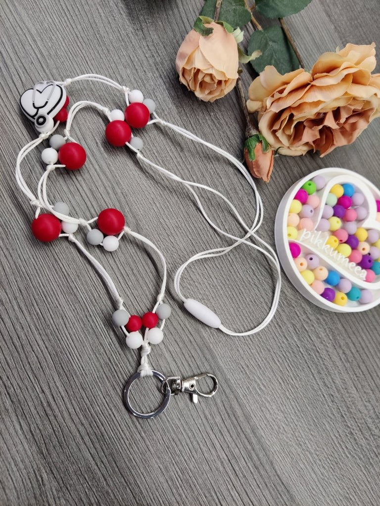 Avainkaulanauha 90cm (punainen / valkoinen / vaaleanharmaa) - pikkumeea