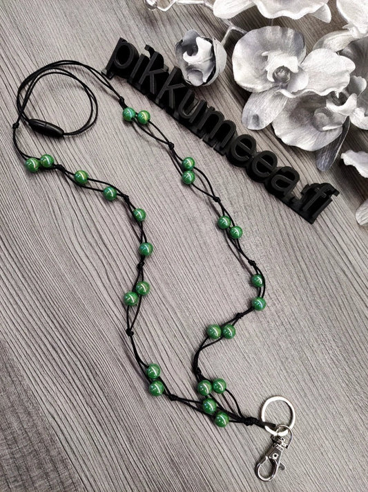 Avainkaulanauha akryylihelmillä 90cm (havu) - pikkumeea