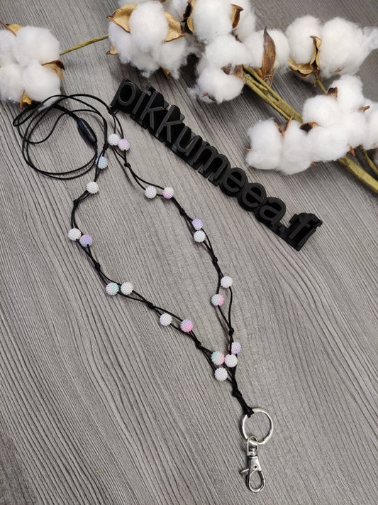Avainkaulanauha akryylihelmillä 90cm (valkoinen / moniväri) - pikkumeea