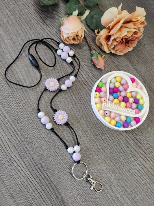 Avainkaulanauha Kukka 90cm (vaaleanliila / helmiäisvalkoinen) - pikkumeea