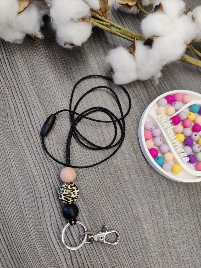 Avainkaulanauha Leopardi 90cm (musta / leopardi / ruusukulta) - pikkumeea