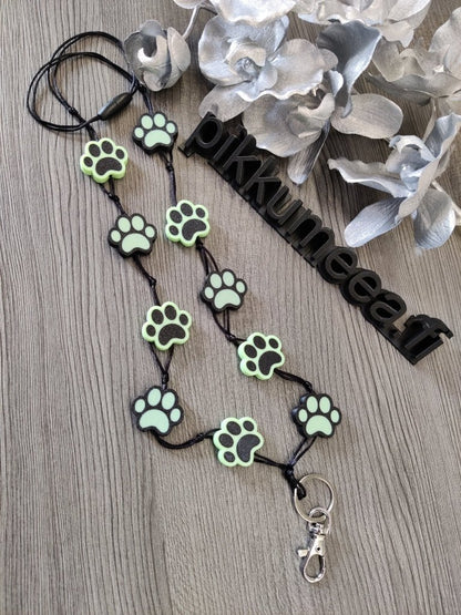 Avainkaulanauha Pimeässä hohtava tassu 90cm - pikkumeea