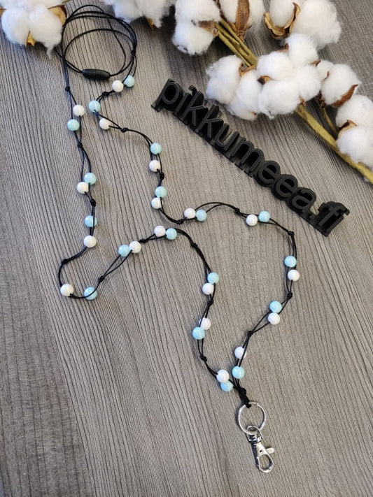 Avainnauha olan yli akryylihelmistä (jäänsininen / valkoinen) - pikkumeea