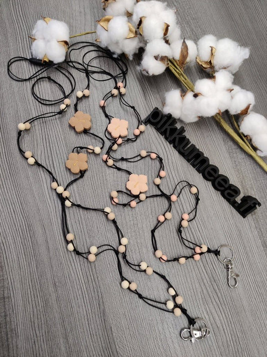 Avainnauha olan yli Kukka (eri värejä) - pikkumeea