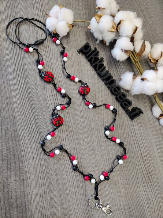 Avainnauha olan yli Leppäkerttu (punainen / valkoinen / musta) - pikkumeea