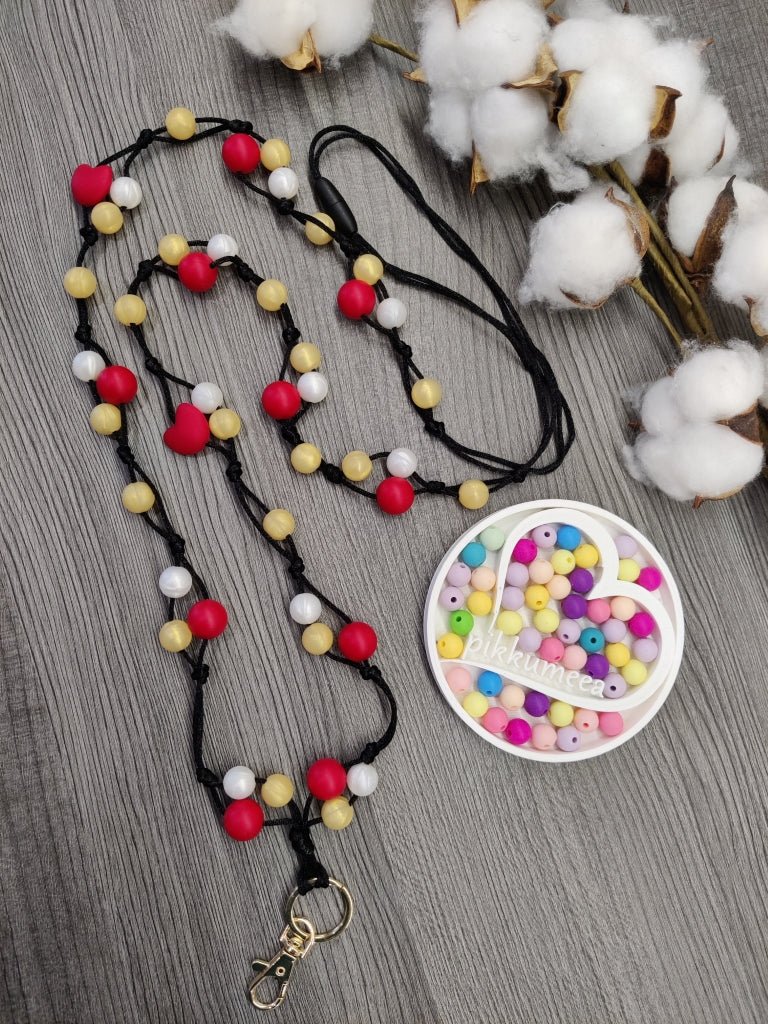 Avainnauha olan yli (punainen / helmiäiskulta / helmiäisvalkoinen) - pikkumeea