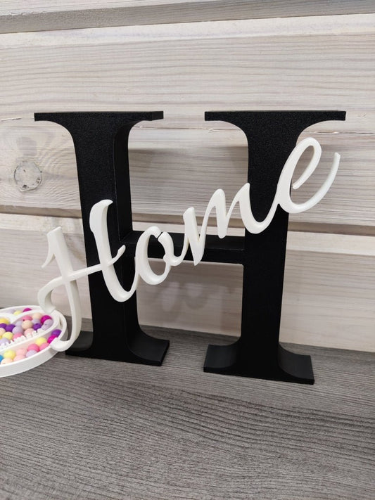 Iso koristekirjain "Home" - pikkumeea