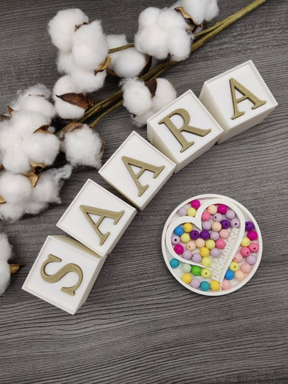 Kirjainkuutiot omilla kirjaimilla - pikkumeea