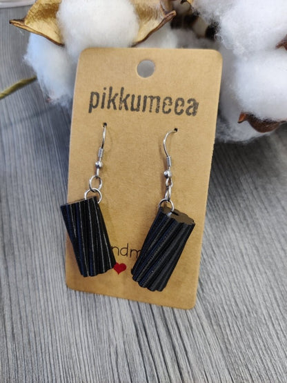 Korvakorut Kierrelaku - pieni (musta) - pikkumeea