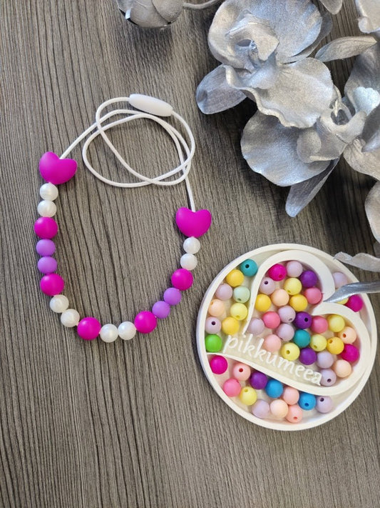 Lasten kaulakoru sydän (fuksia / helmiäisvalkoinen / liila) - pikkumeea