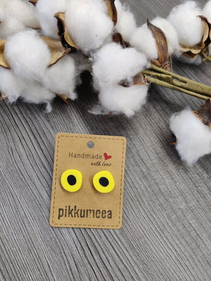 Nappikorvakorut Englannin laku (eri värejä) - pikkumeea