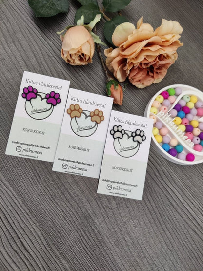 Nappikorvakorut Tassu (eri värejä) - pikkumeea