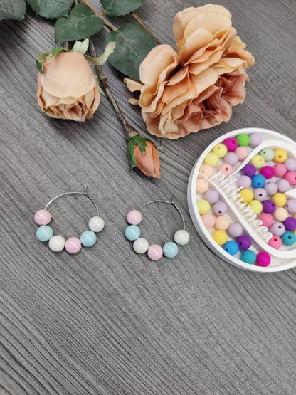 Rengaskorvakorut helmi (eri värejä) - pikkumeea