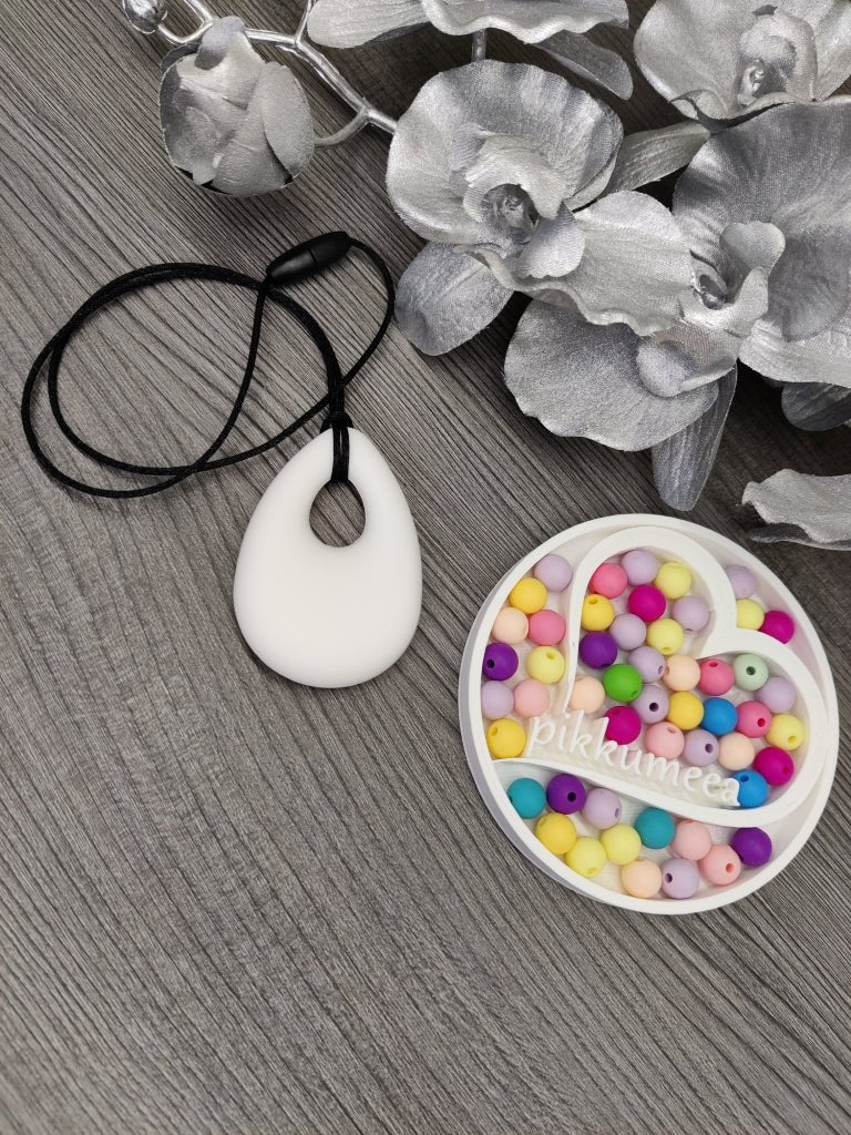 Aistikoru pisara (eri värejä) - pikkumeea