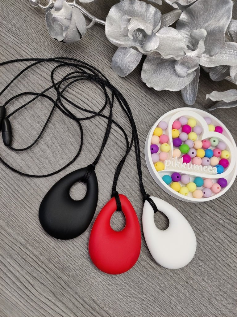 Aistikoru pisara (eri värejä) - pikkumeea