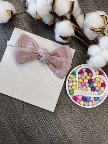 Hiuspanta harsorusetilla kukka (eri värejä) - pikkumeea