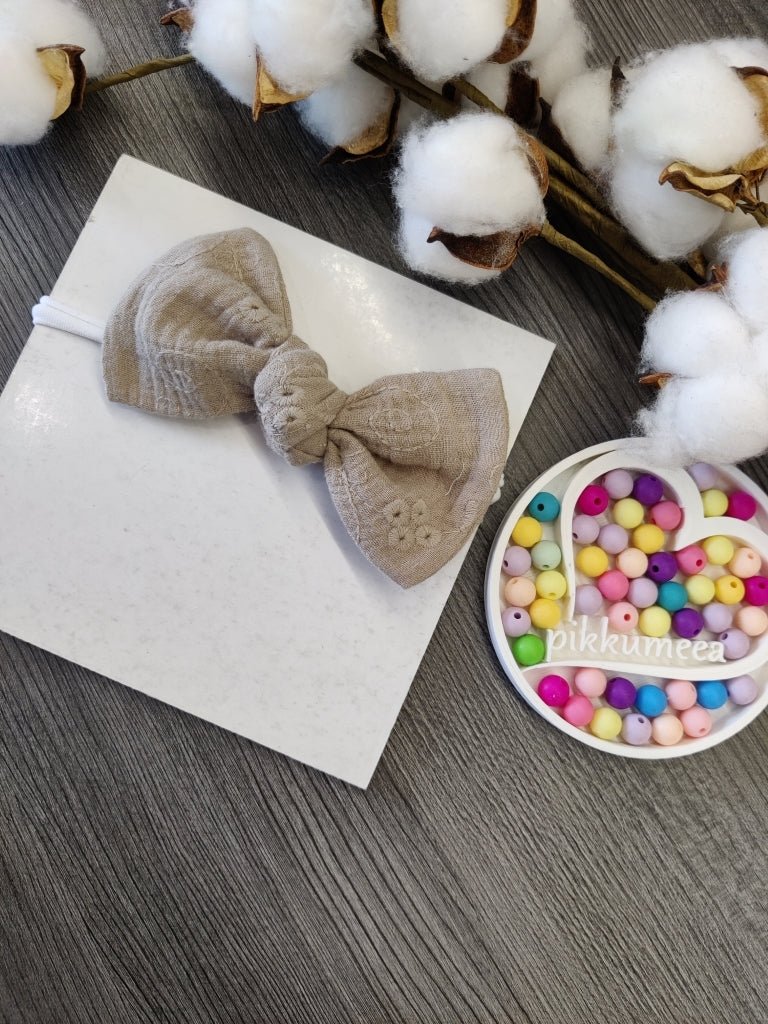 Hiuspanta harsorusetilla kukka (eri värejä) - pikkumeea