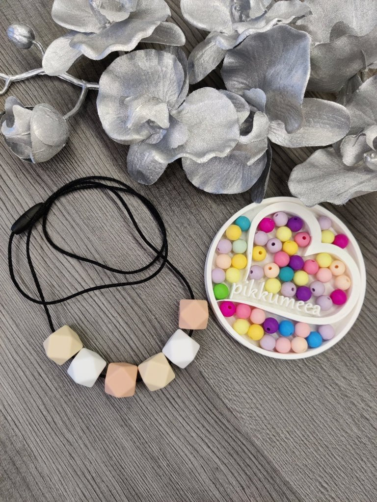 Imetys - /kantokoru (vaalea beige / persikka / valkoinen) - pikkumeea