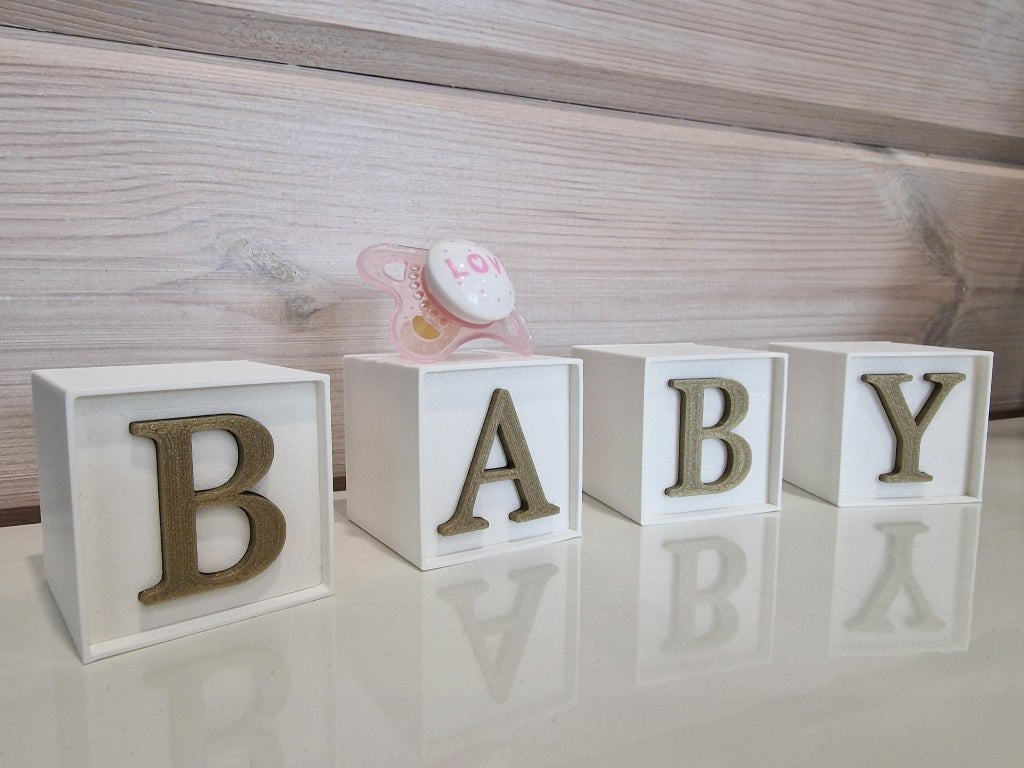 Kirjainkuutiot "BABY" - pikkumeea