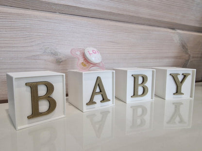 Kirjainkuutiot "BABY" - pikkumeea