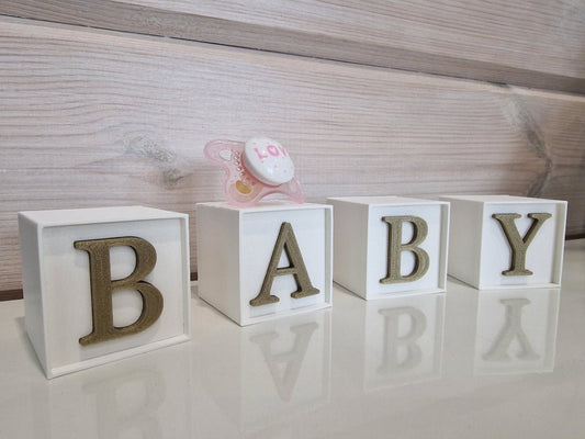 Kirjainkuutiot "BABY" - pikkumeea